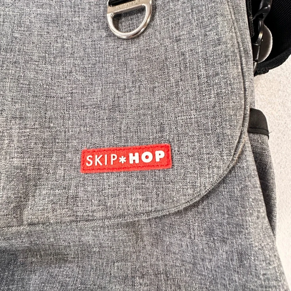 Skip Hop Via Messenger Diaper Bag Heather Grey Red Lining with Changing Pad‎